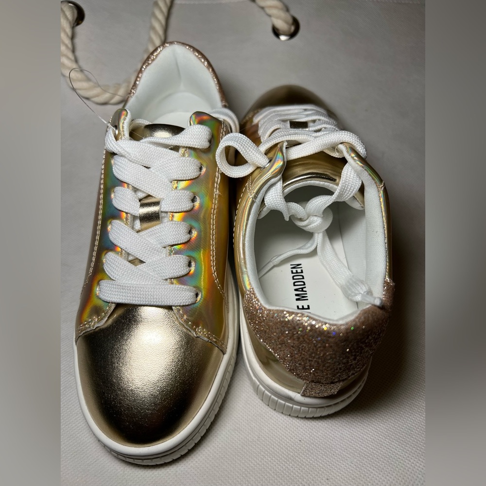 Steve Madden size 3 youth/men’s size 5 women’s new with tags